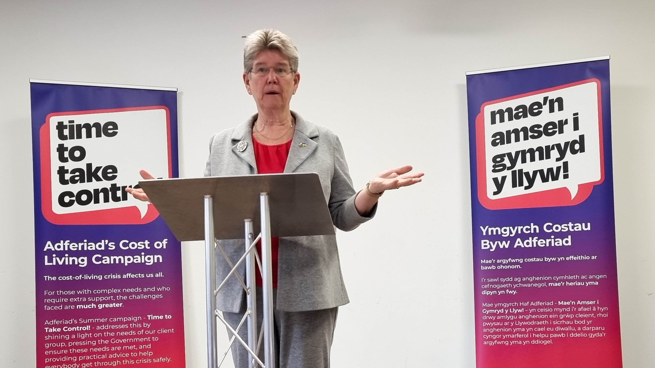 Welsh Government Minister backs Adferiad’s Cost of Living Campaign
